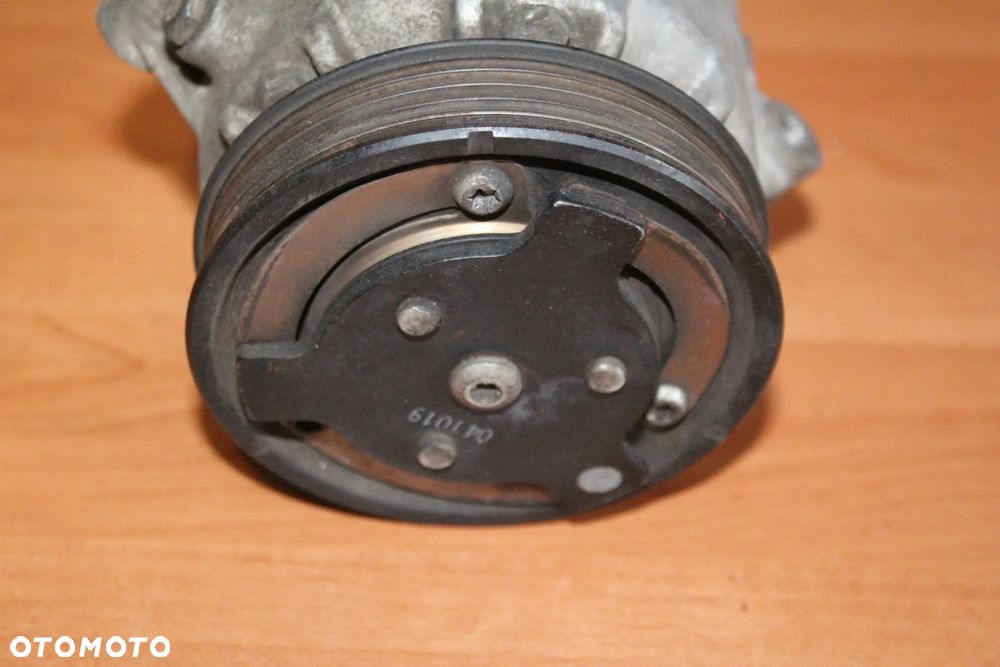 SPRĘŻARKA KOMPRESOR KLIMATYZACJI OPEL ASTRA H ZAFIRA B 2.0 TURBO 24466996 WC 6562406 - 7