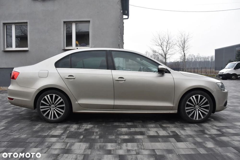 Volkswagen Jetta - 3