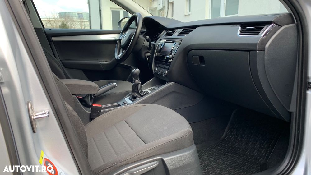 Skoda Octavia 1.4 TSI ELEGANCE - 9