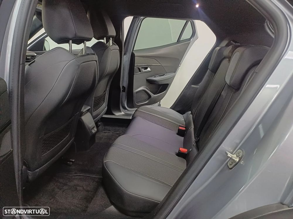 Peugeot 2008 PureTech 130 EAT8 GT - 18