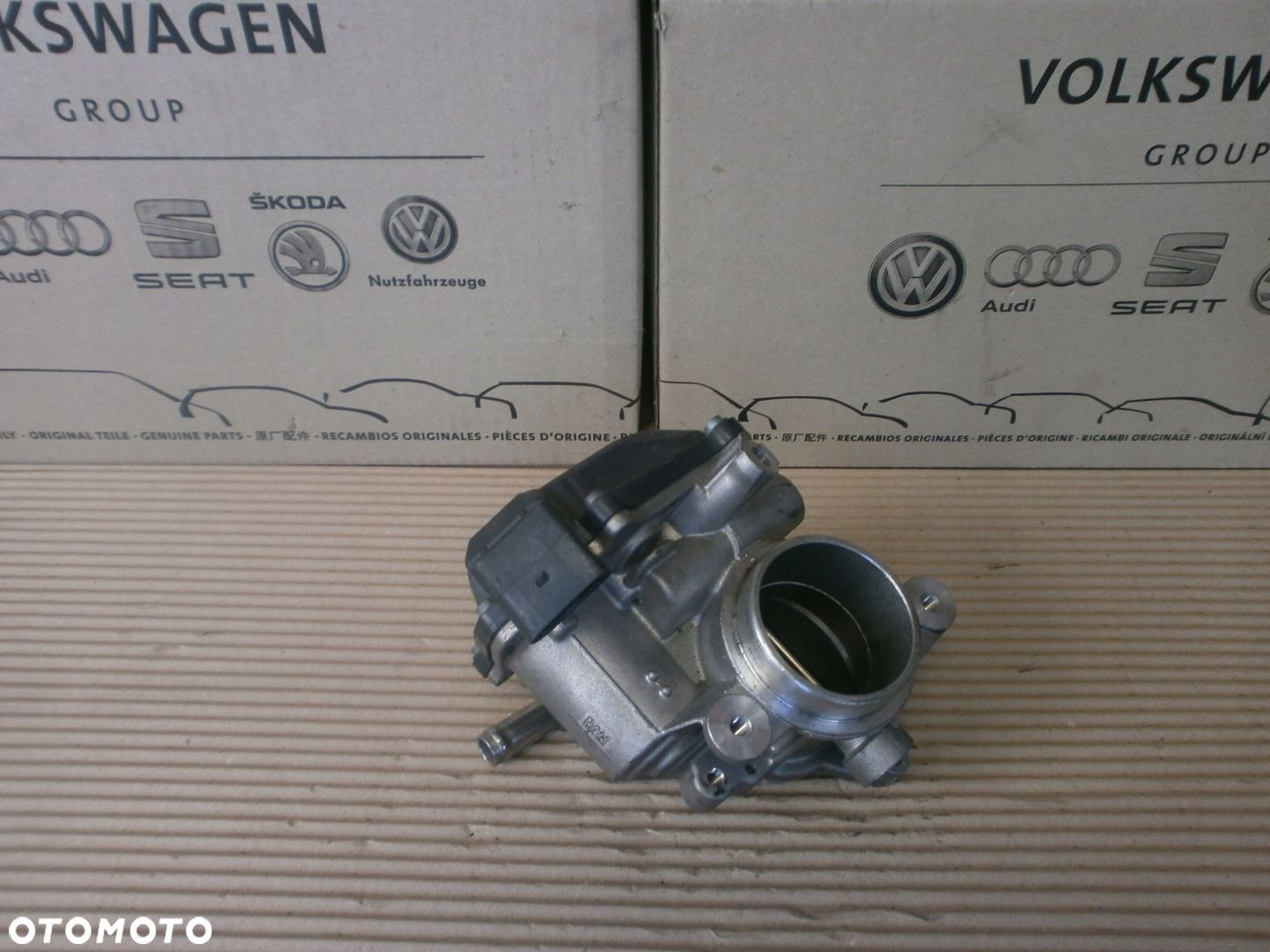 PRZEPUSTNICA POWIETRZA 04L128063T 1.6 2.0TDI IDEALNA GWARANCJA - 1