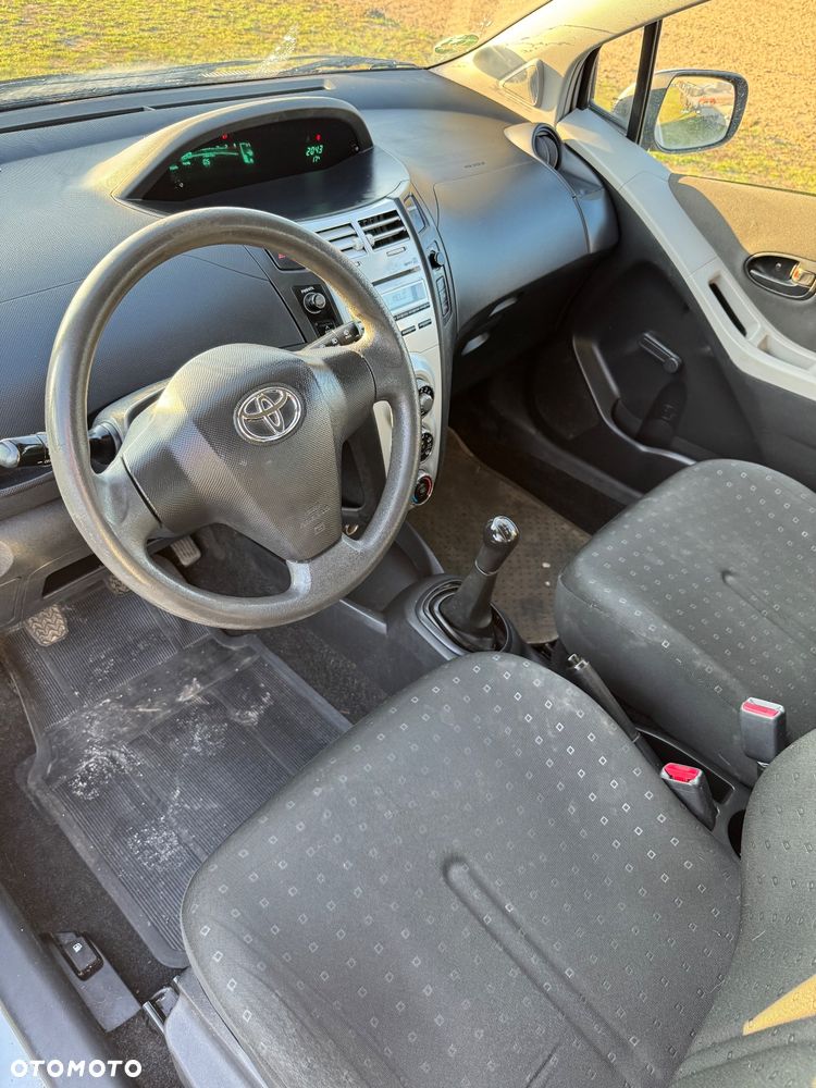 Toyota Yaris 1.3 VVT-i Luna - 2