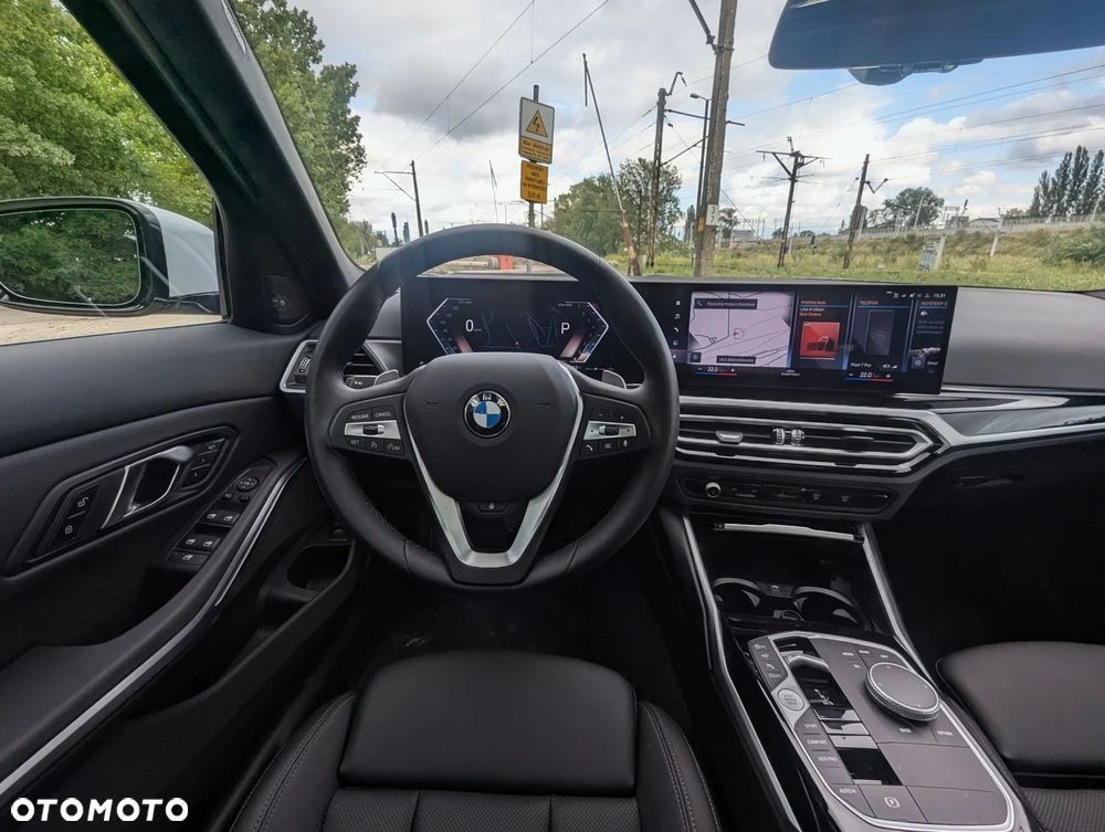 BMW Seria 3 330i - 11