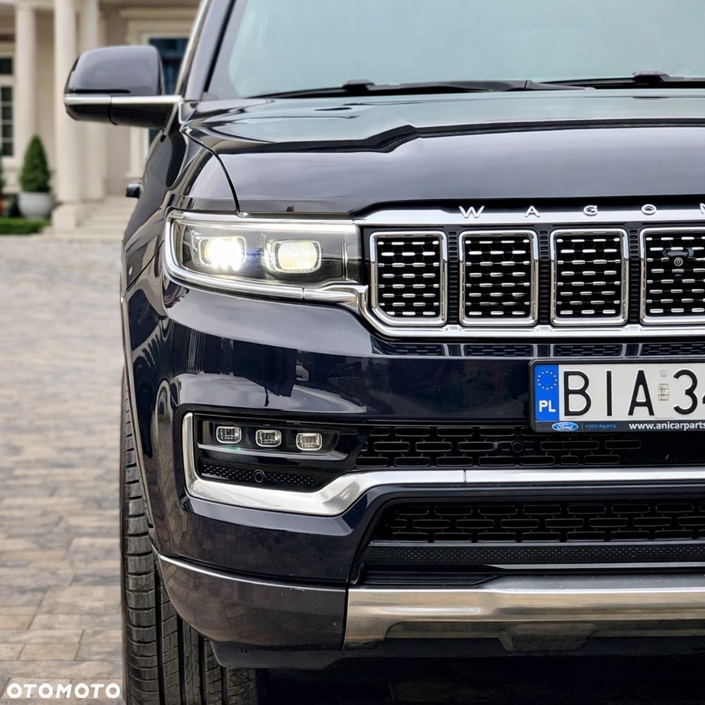 Jeep Grand Wagoneer - 11