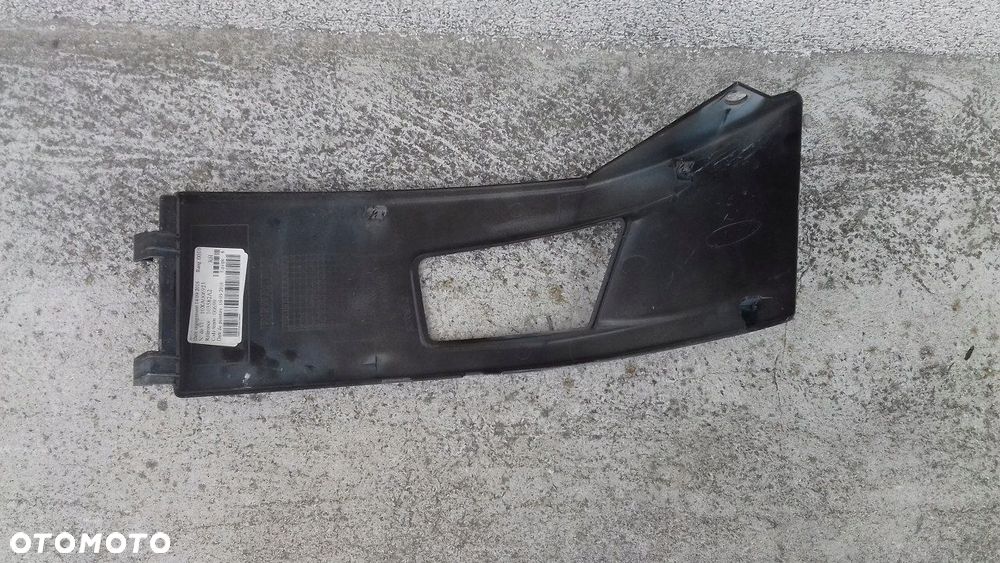 RENAULT RANGE T RAMKA KRATKA LISTWA HALOGEN PRAWA - 2