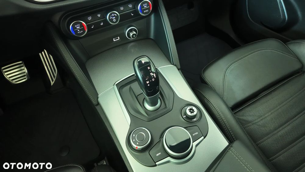 Alfa Romeo Stelvio 2.0 Turbo 16V AT8-Q4 Sprint - 25