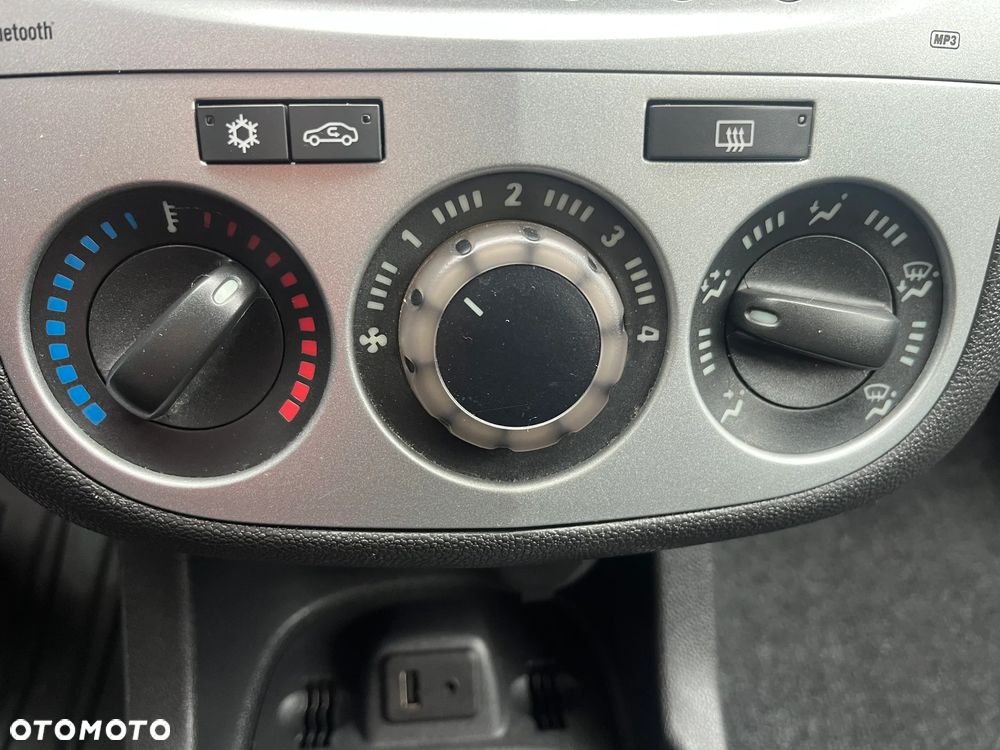 Opel Corsa 1.2 16V Cosmo - 33