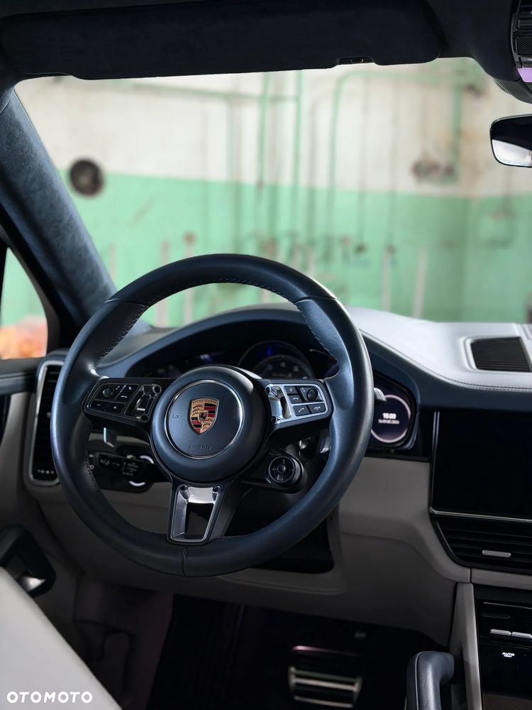 Porsche Cayenne - 21