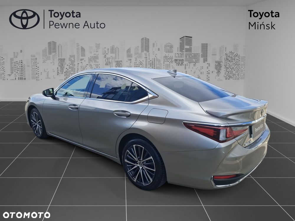 Lexus ES - 8