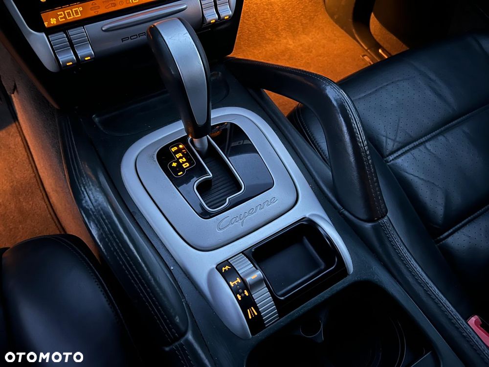 Porsche Cayenne - 24