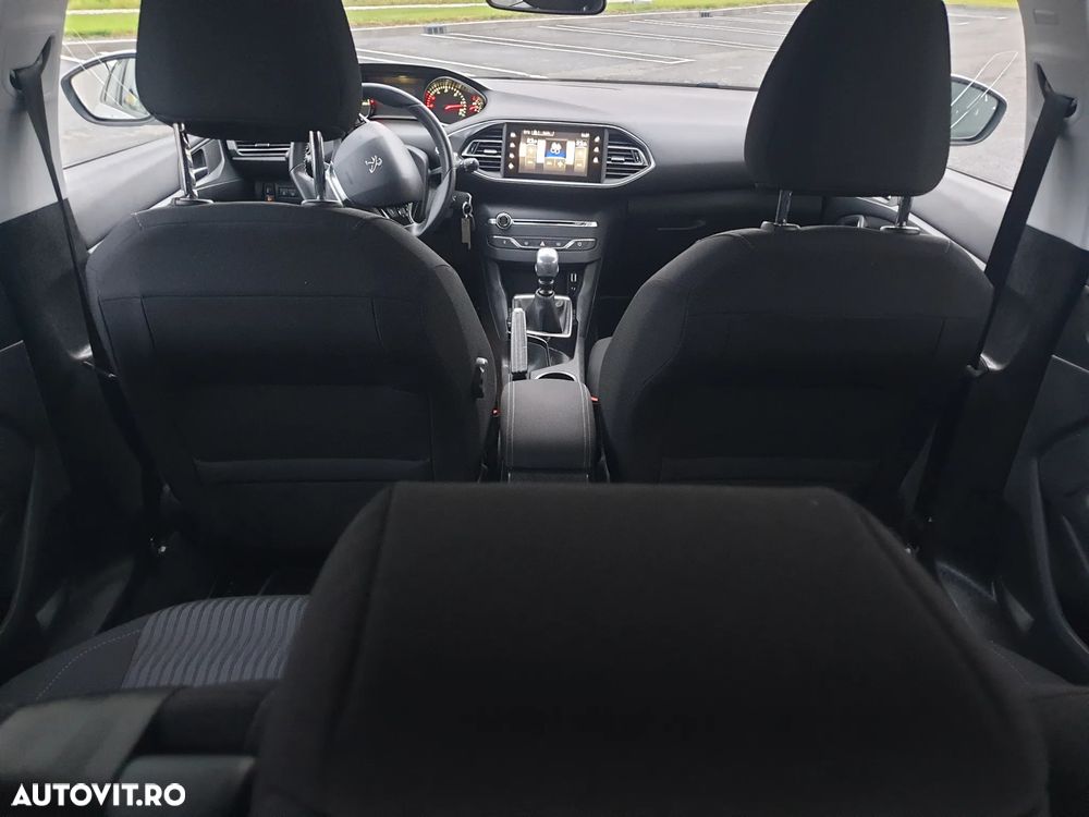 Peugeot 308 1.6 e-HDI FAP STT Allure - 16