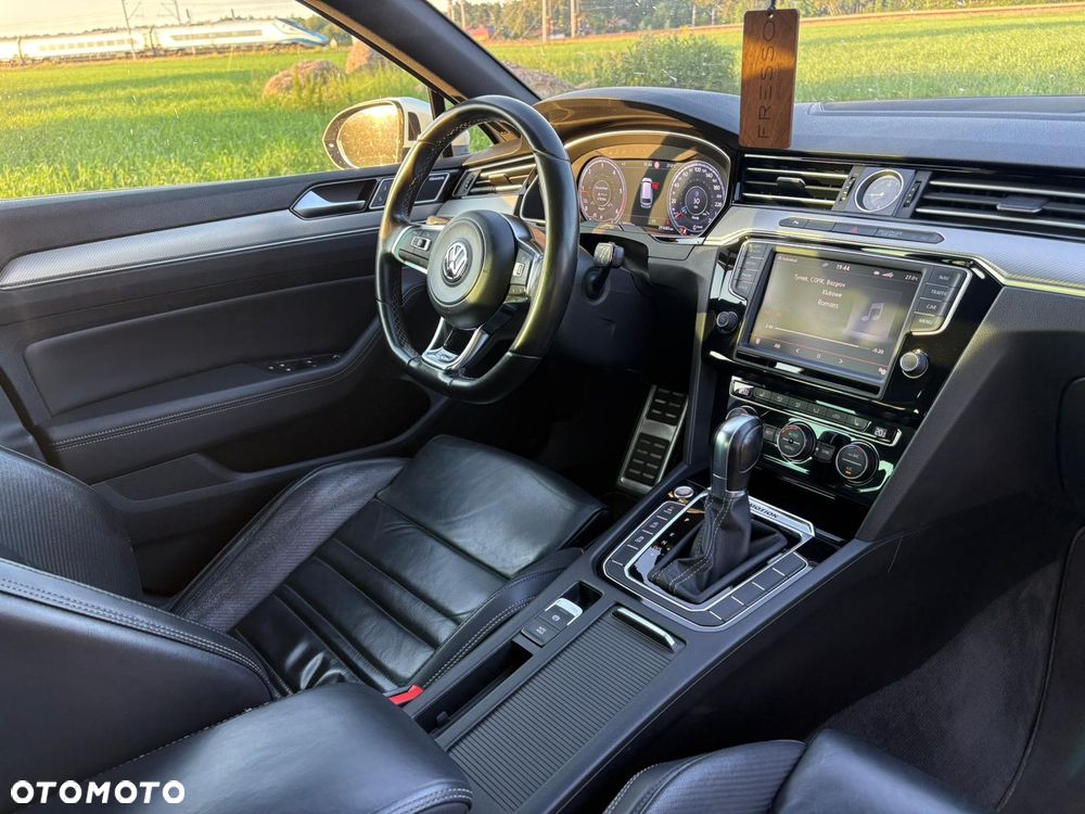 Volkswagen Passat - 8