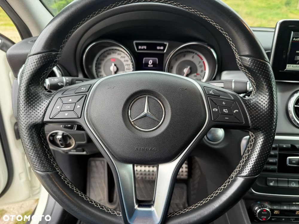 Mercedes-Benz GLA 250 7G-DCT - 11