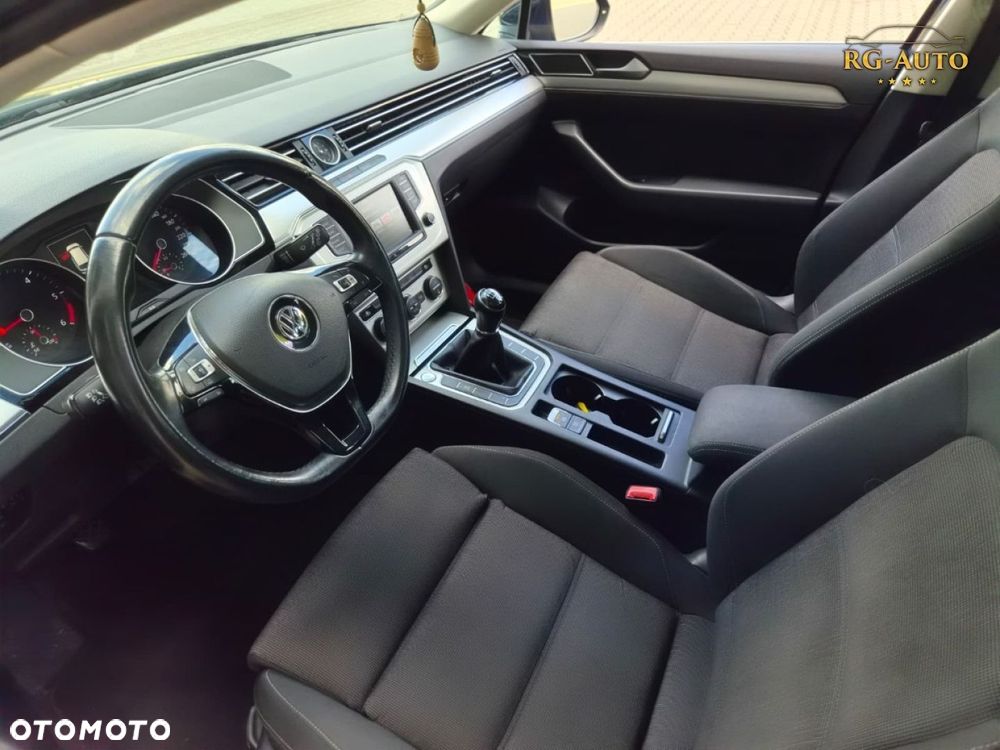 Volkswagen Passat - 25