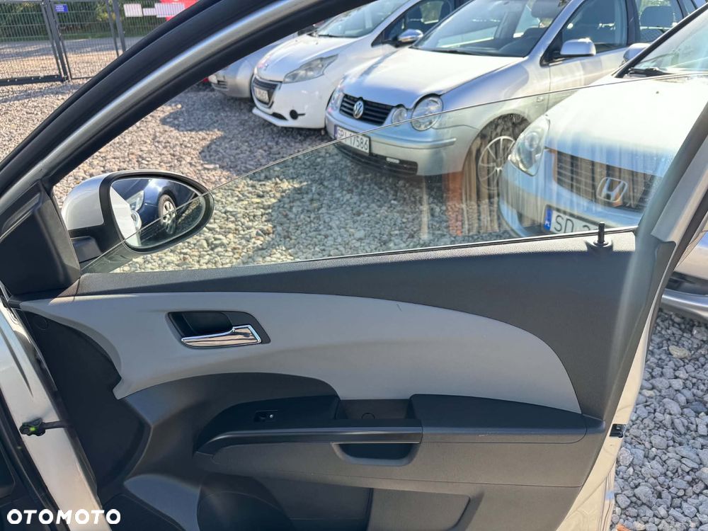 Chevrolet Aveo 1.6 LTZ - 16