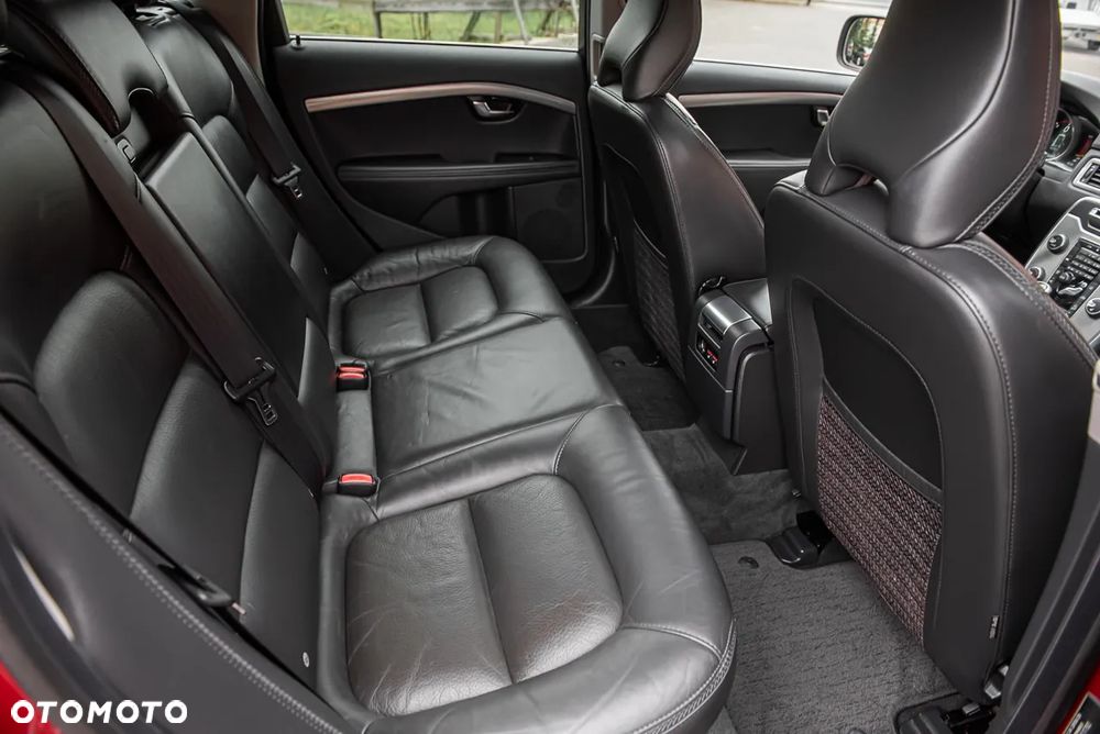 Volvo XC 70 D5 AWD Momentum - 33