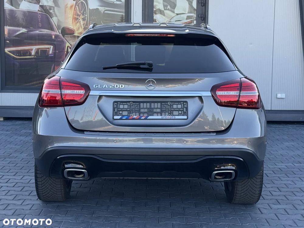 Mercedes-Benz GLA 200 7G-DCT - 12