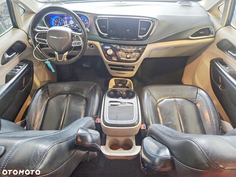 Chrysler Pacifica - 7