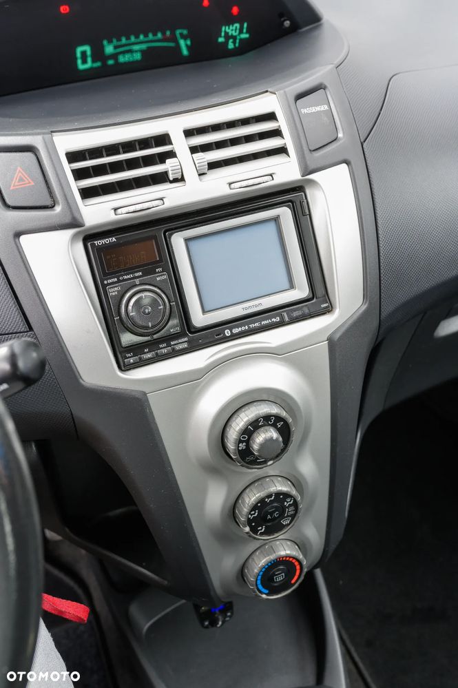 Toyota Yaris 1.3 Terra Gold - 9