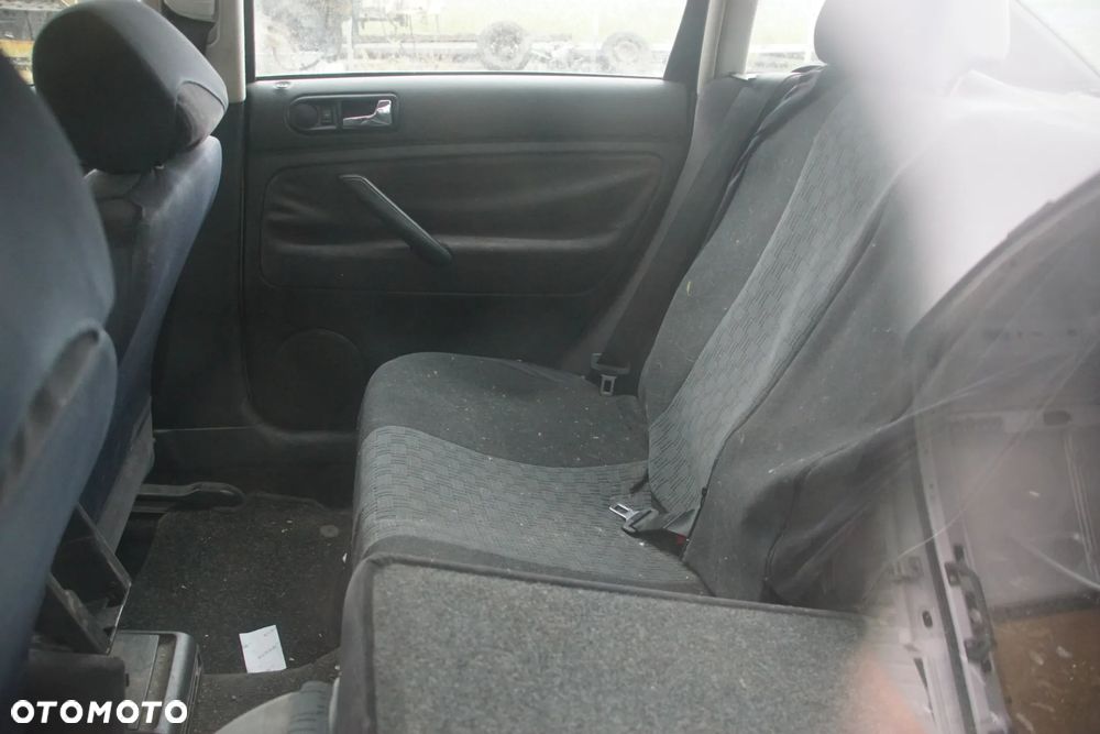 Auto na części - Volkswagen Passat B5 1.9 TDI 115 KM AJM DUK LB7Z 2000R Silnik Skrzynia Drzwi Maska Błotnik Klapa Zderzak Lampa Lusterko Klamka Szyba Deska Kokpit Sterownik Moduł Czujnik Licznik Panel Kierownica - 16