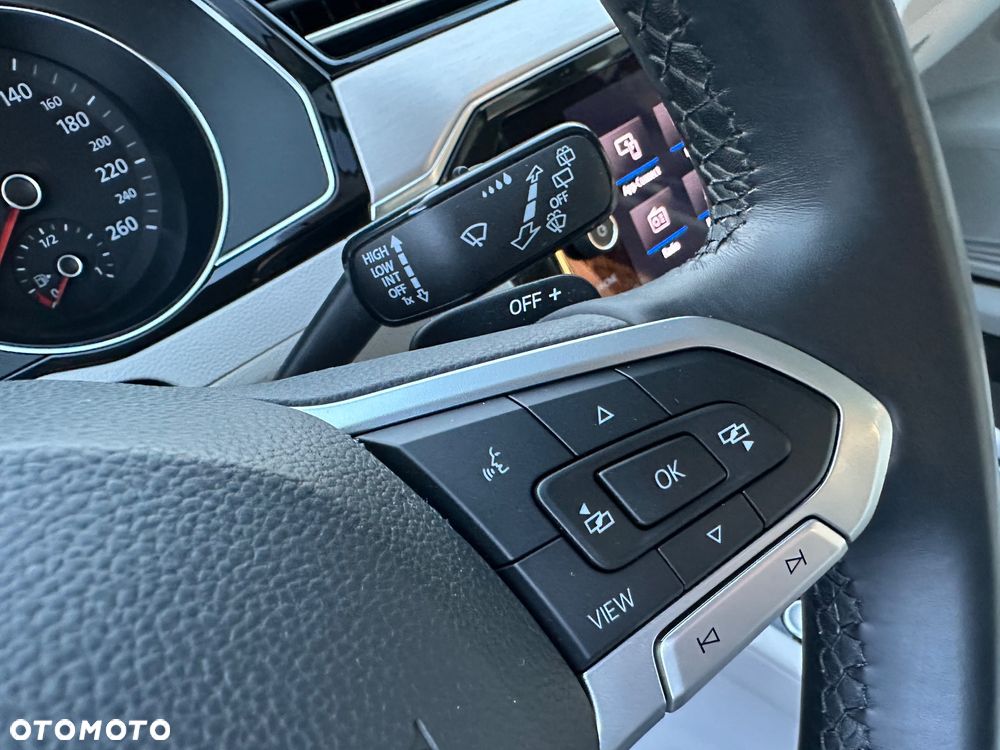 Volkswagen Passat Variant 2.0 TDI SCR DSG Elegance - 29