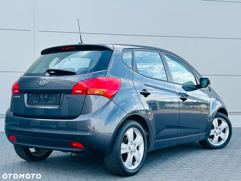 Kia Venga 1.6 L - 12
