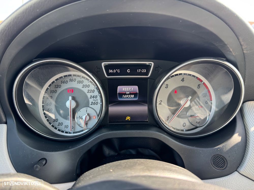 Mercedes-Benz GLA 180 d Urban - 17