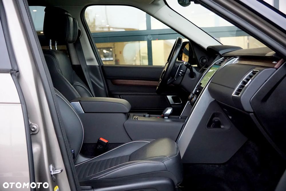 Land Rover Discovery D250 SE - 24