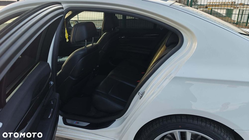 BMW Seria 7 740i Edition Exclusive - 9