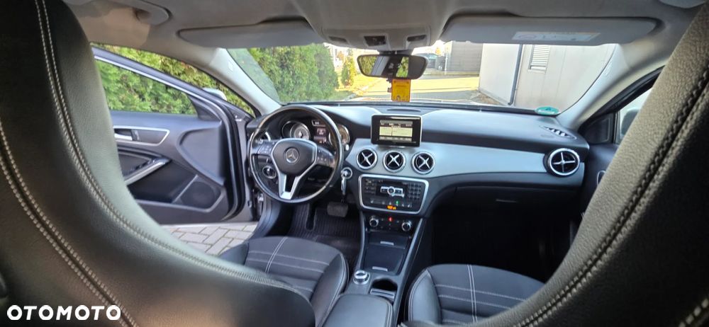 Mercedes-Benz GLA 250 7G-DCT StreetStyle - 30