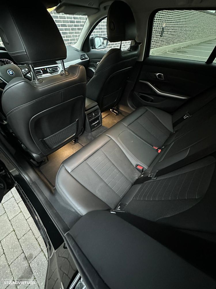 BMW 330 e Touring Corporate Edition Auto - 16