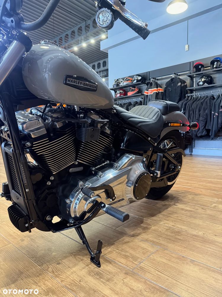 Harley-Davidson Softail Street Bob - 6