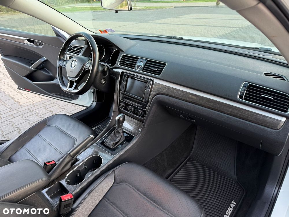 Volkswagen Passat - 24