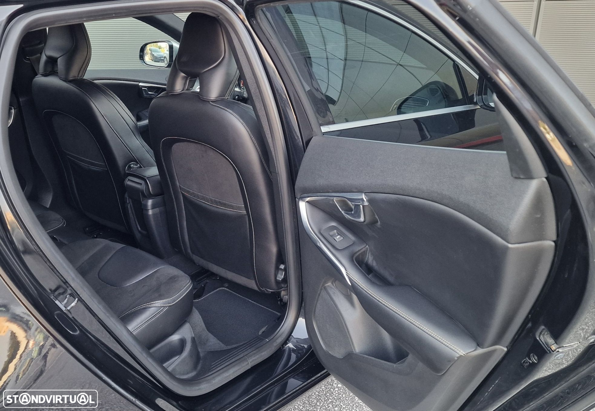 Volvo V40 1.6 D2 R-Design - 10