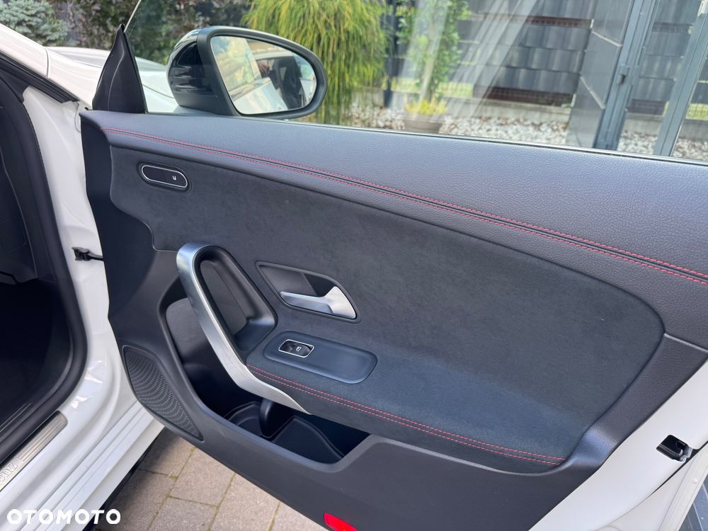 Mercedes-Benz CLA 200 d 4Matic 8G-DCT AMG Line - 27