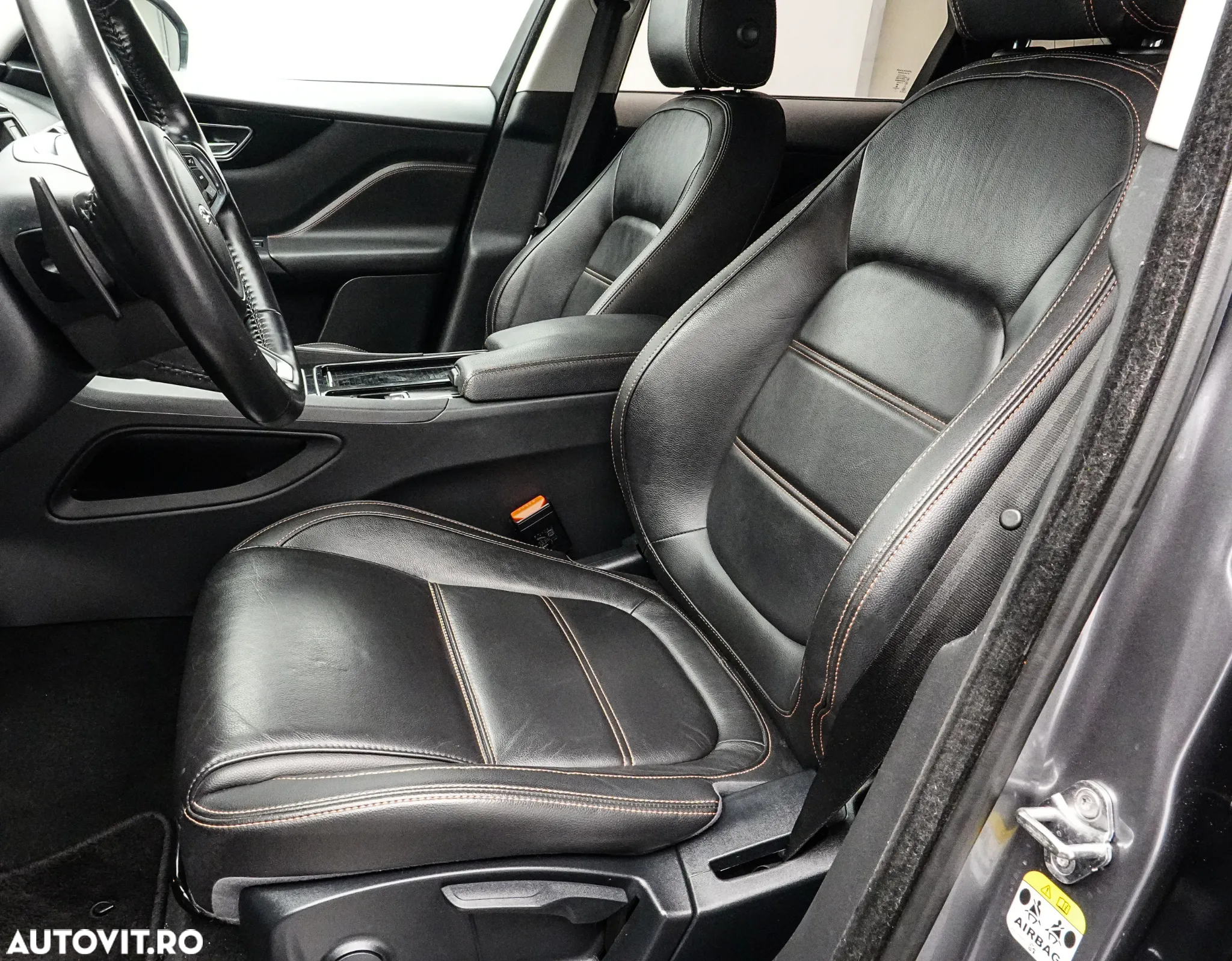 Jaguar F-Pace 20d AWD Pure - 14