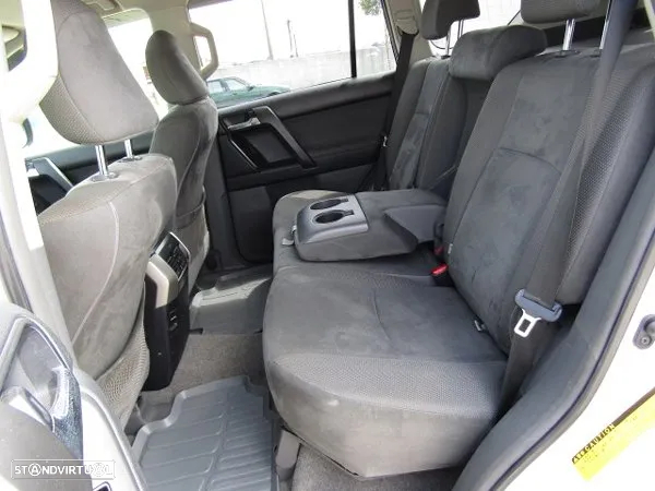 Toyota Land Cruiser 3.0 D-4D Auto 60th Anniversary - 12