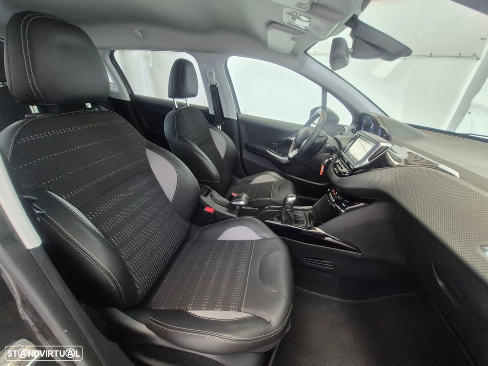 Peugeot 2008 1.2 PureTech Allure - 16