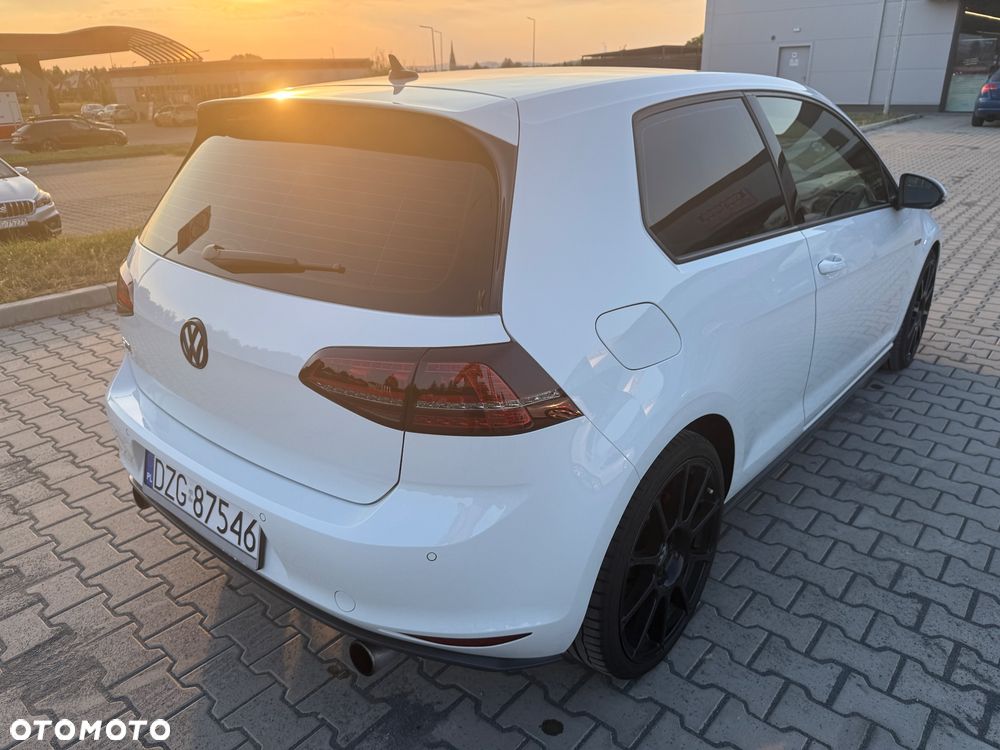 Volkswagen Golf GTI Performance BlueMotion Technology DSG - 4