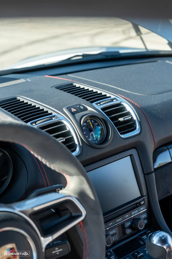 Porsche Cayman GT4 - 16