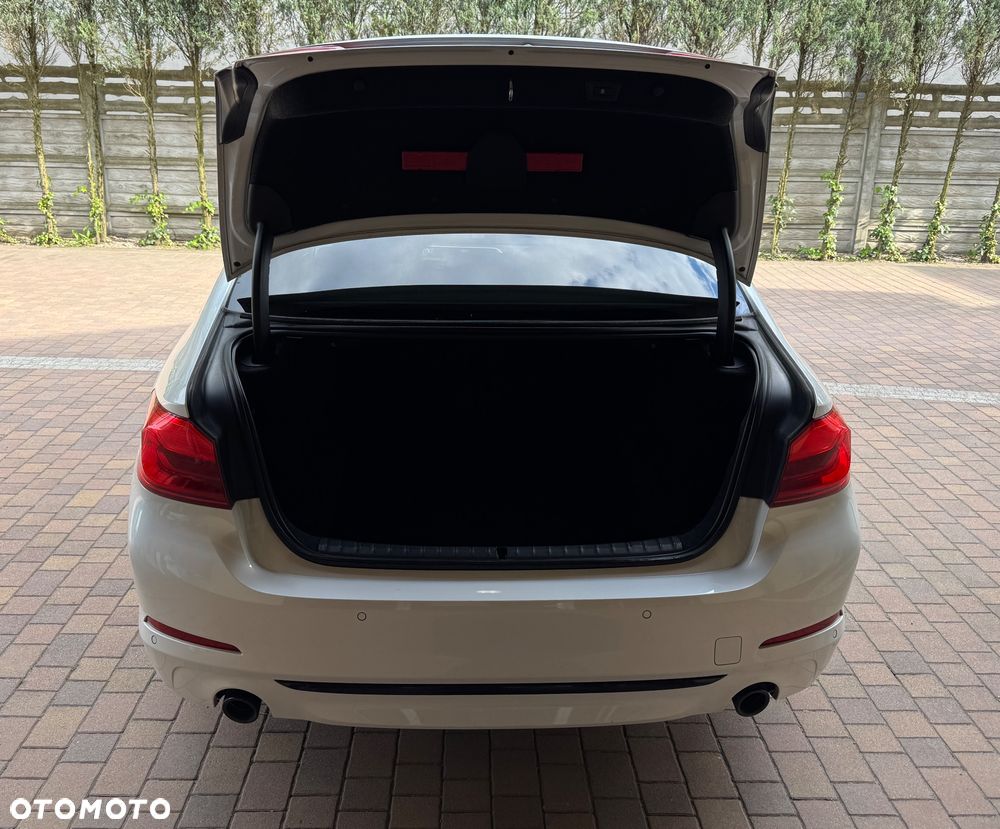 BMW Seria 5 520d Sport Line - 24