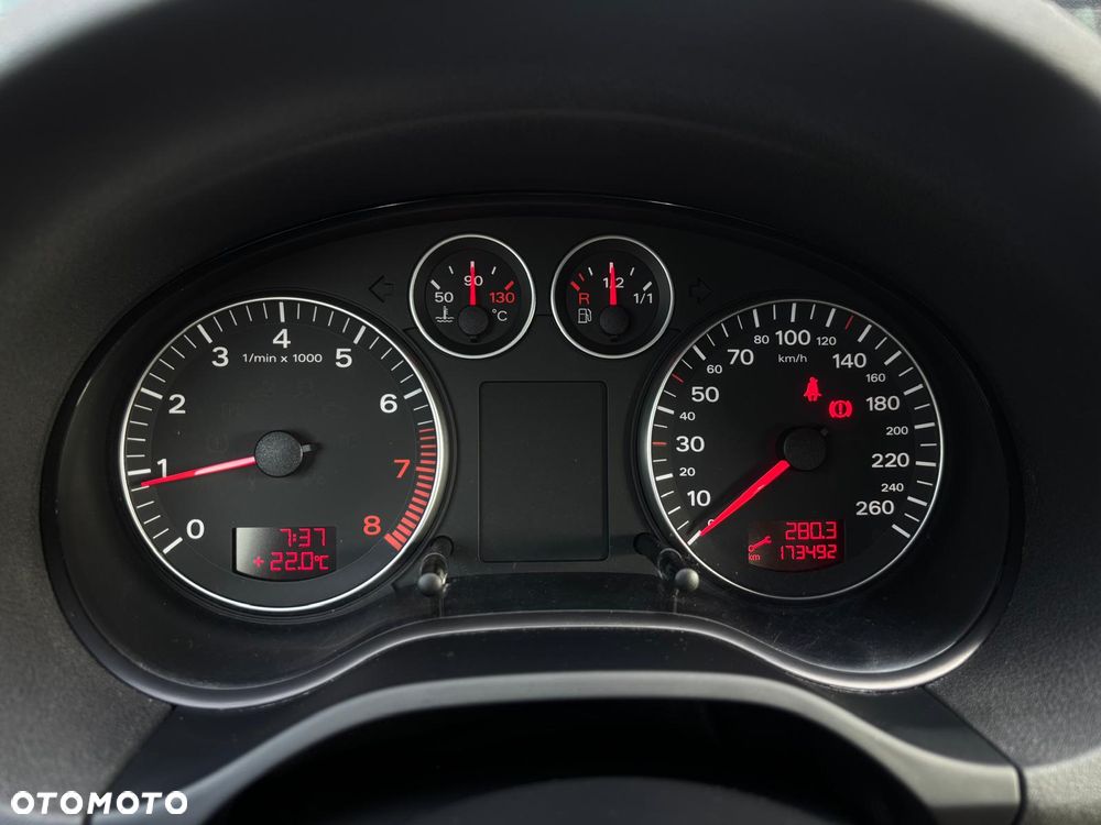 Audi A3 3-drzwiowe 1.6 Ambition - 8