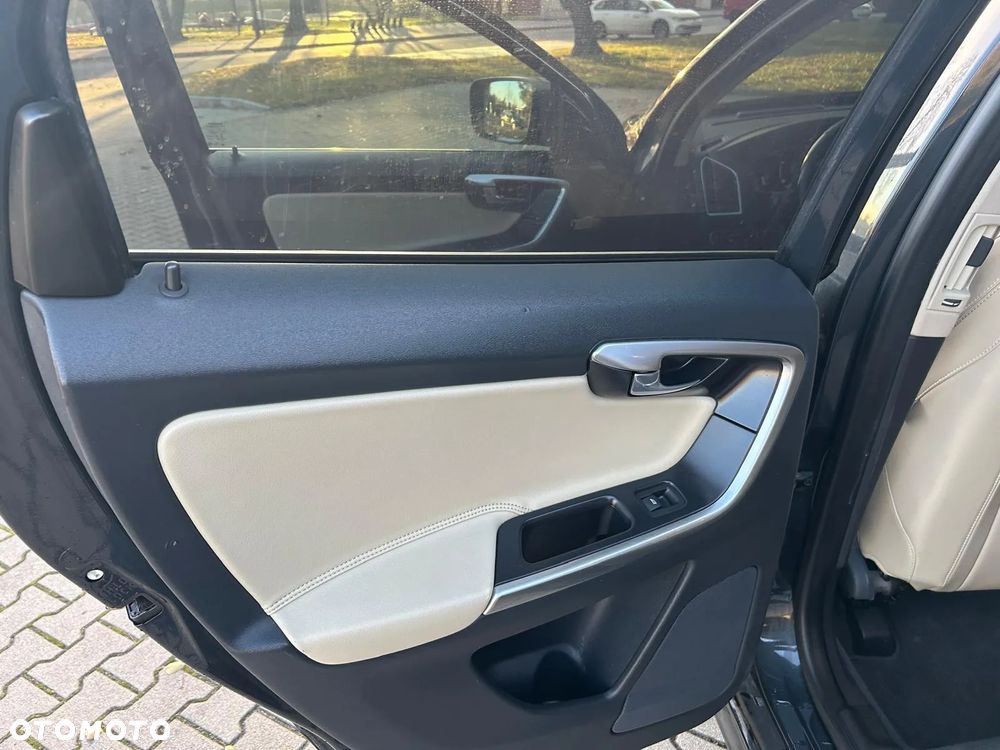 Volvo XC 60 D5 AWD Summum - 14