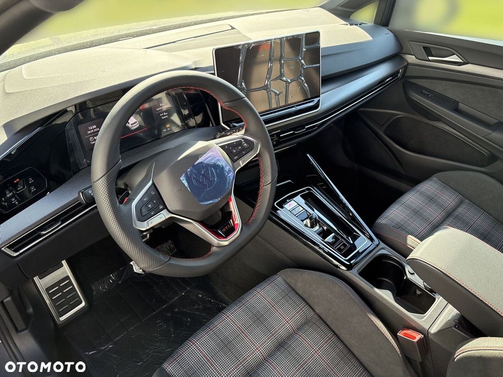 Volkswagen Golf - 10