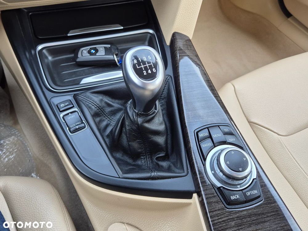 BMW Seria 3 318d Luxury Line - 18