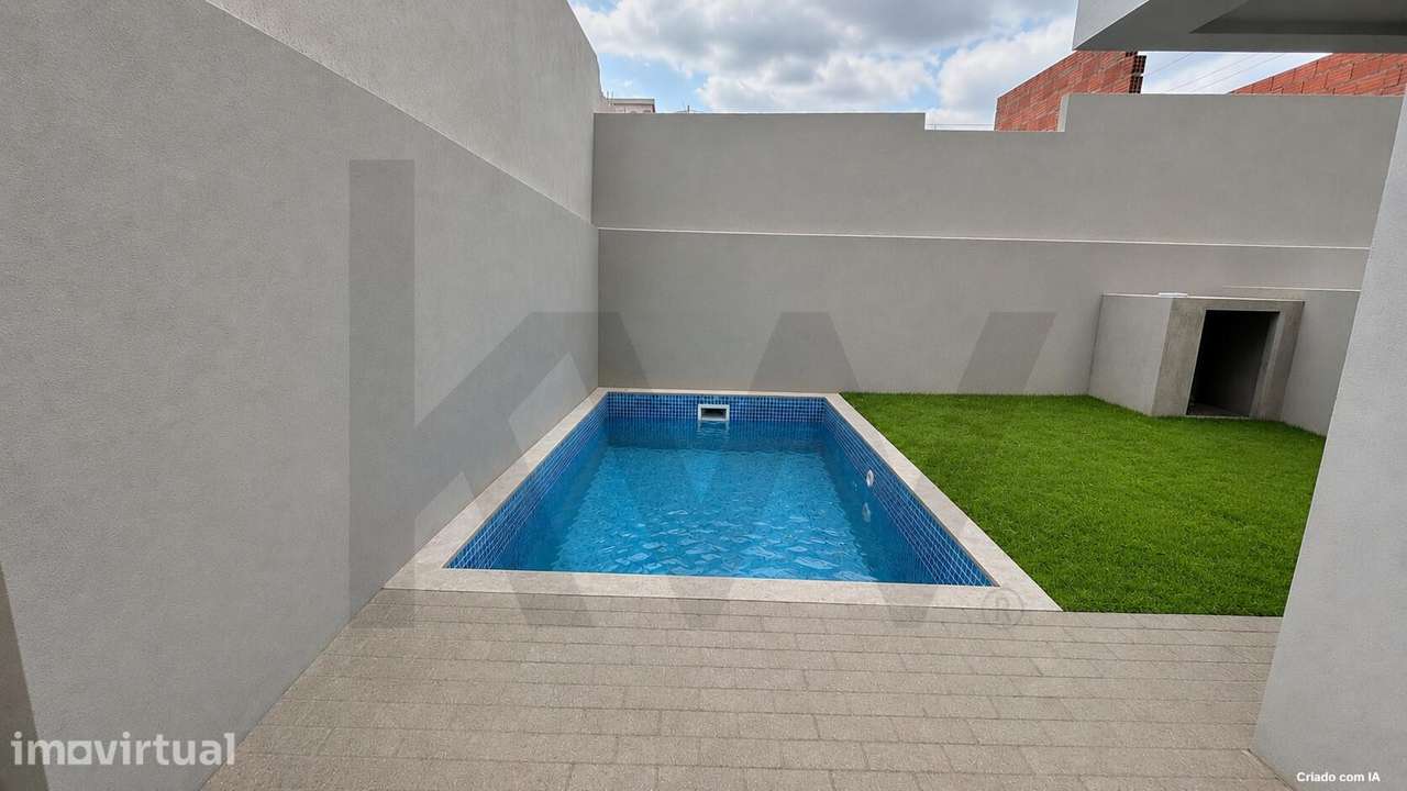 Moradia Geminada T3 Nova com Piscina | Fernão Ferro - Grande imagem: 4/28
