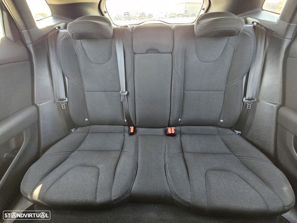 Volvo V40 Cross Country 2.0 D2 Momentum - 23