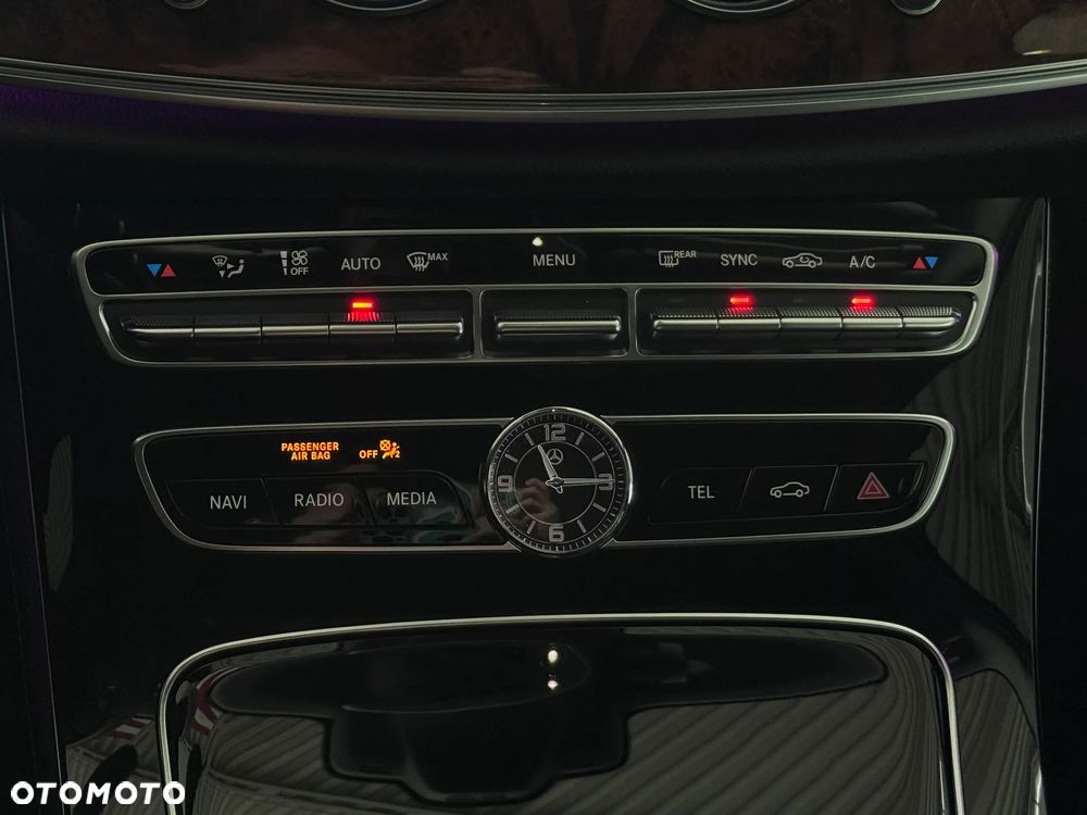 Mercedes-Benz Klasa E 300 9G-TRONIC - 23