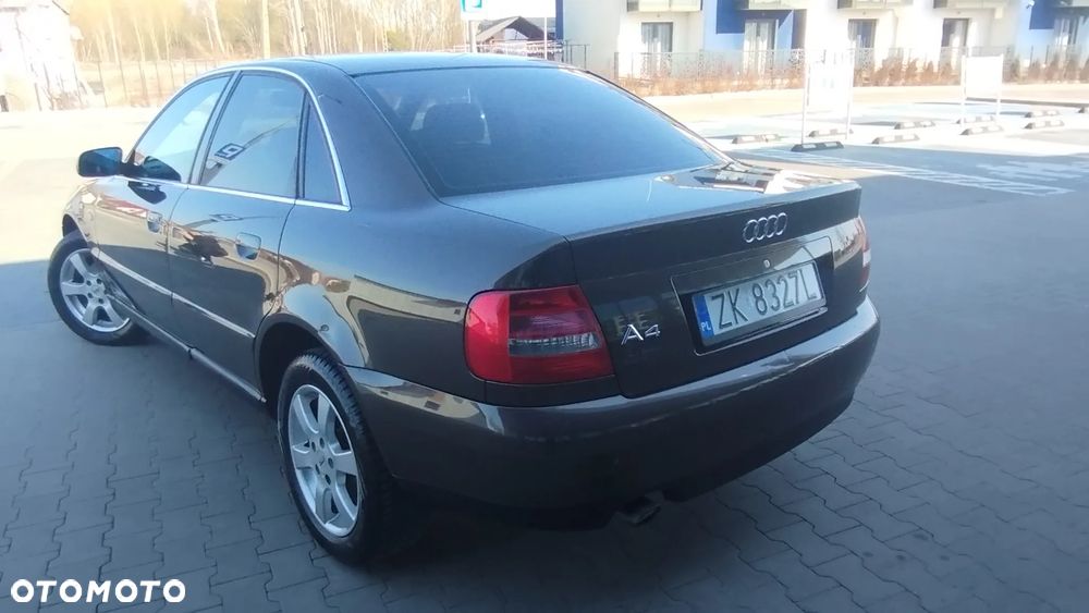 Audi A4 Limousine - 3