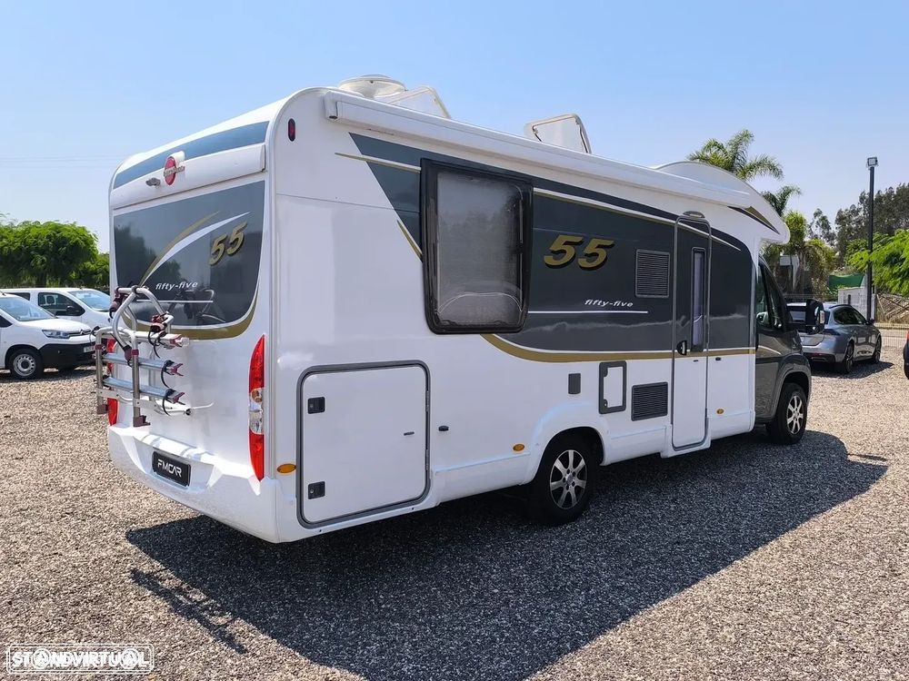 Burstner Ixeo Fifty Five 55 Cama central + basculante - 2
